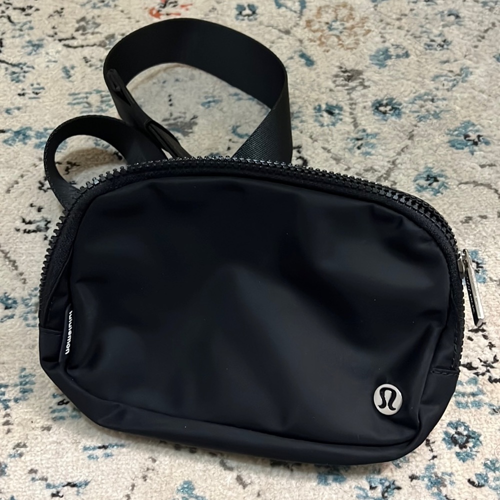 Lululemon belt bag